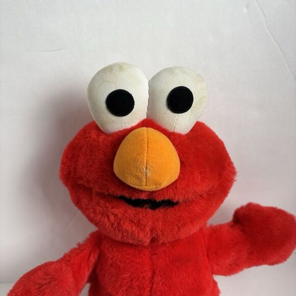 Wow! Sesame Street Toss and Tickle Me Elmo Talks and Wiggles 1997 - Working - Picture 2 of 9